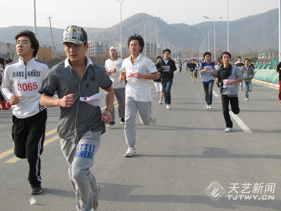 “阳光体育与健康同行” 冬季环城长跑活动成功举办